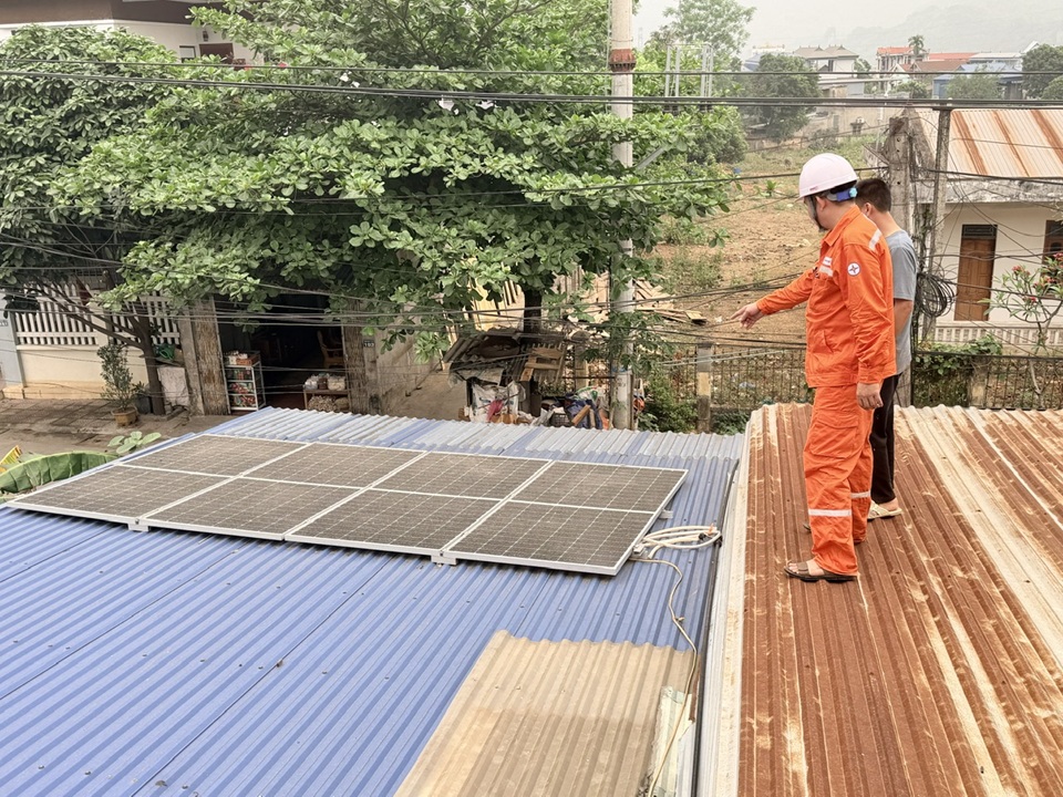 Hiệu quả từ điện mặt trời mái nhà: Giải pháp “kép” giảm áp lực lưới điện mùa nắng nóng